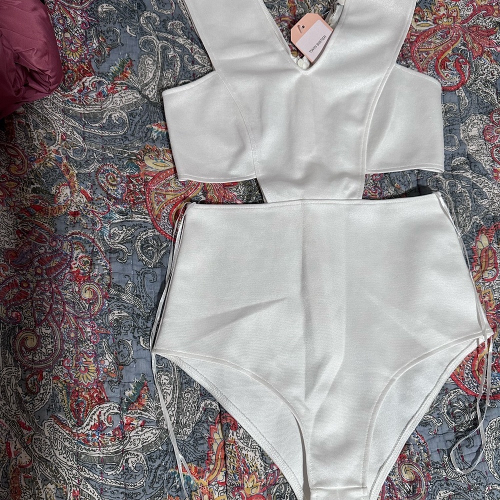 Twin Sister Elegant White bodysuit size 6